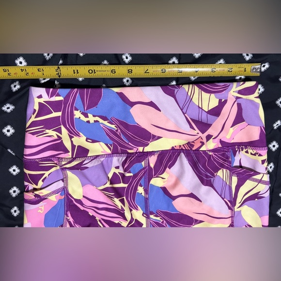Avia purple&pink tropical pattern Capri leggings w/ pockets - size med8/10 - Picture 4 of 8